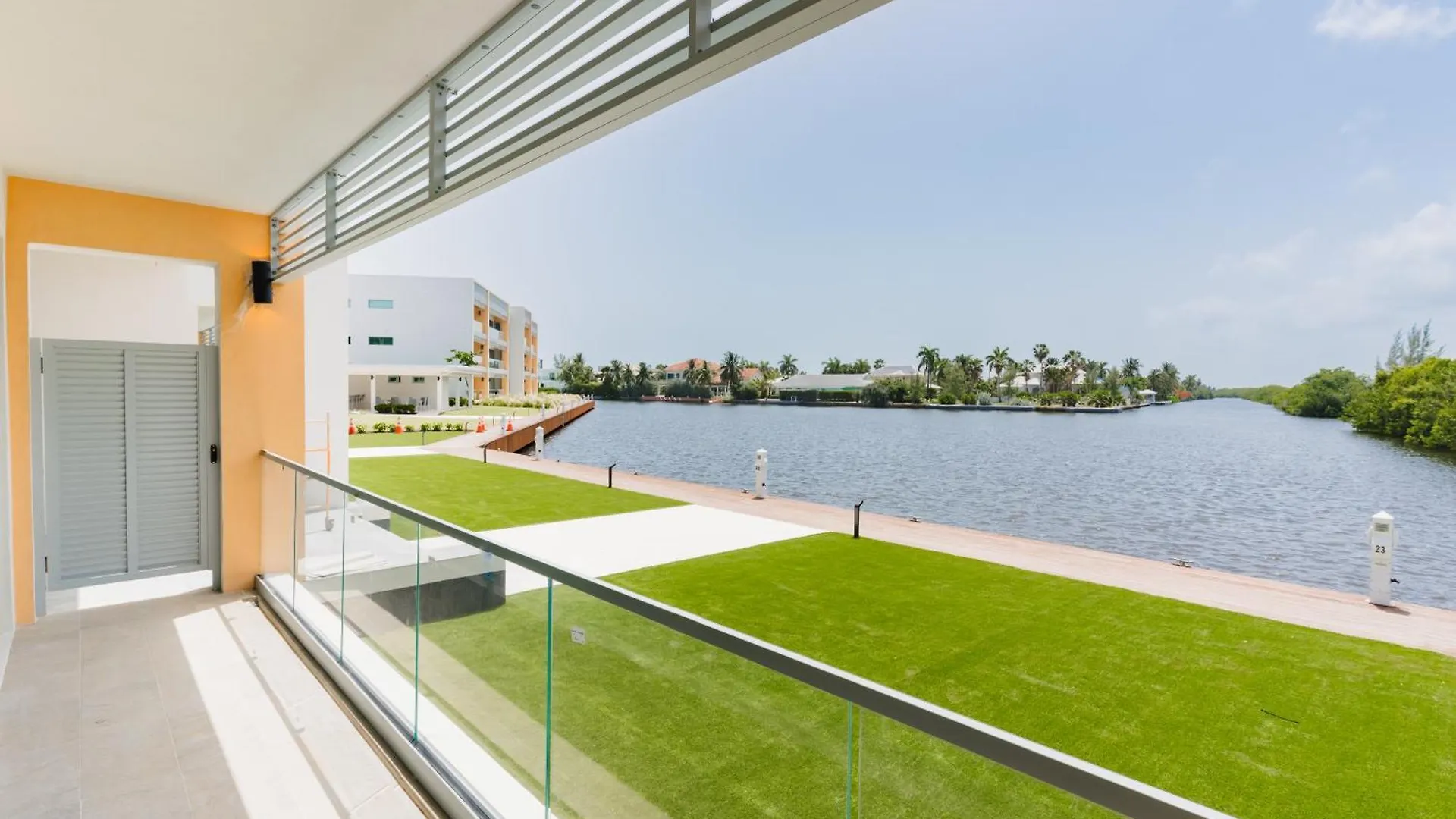 Resort One Canal Point George Town Cayman Adaları