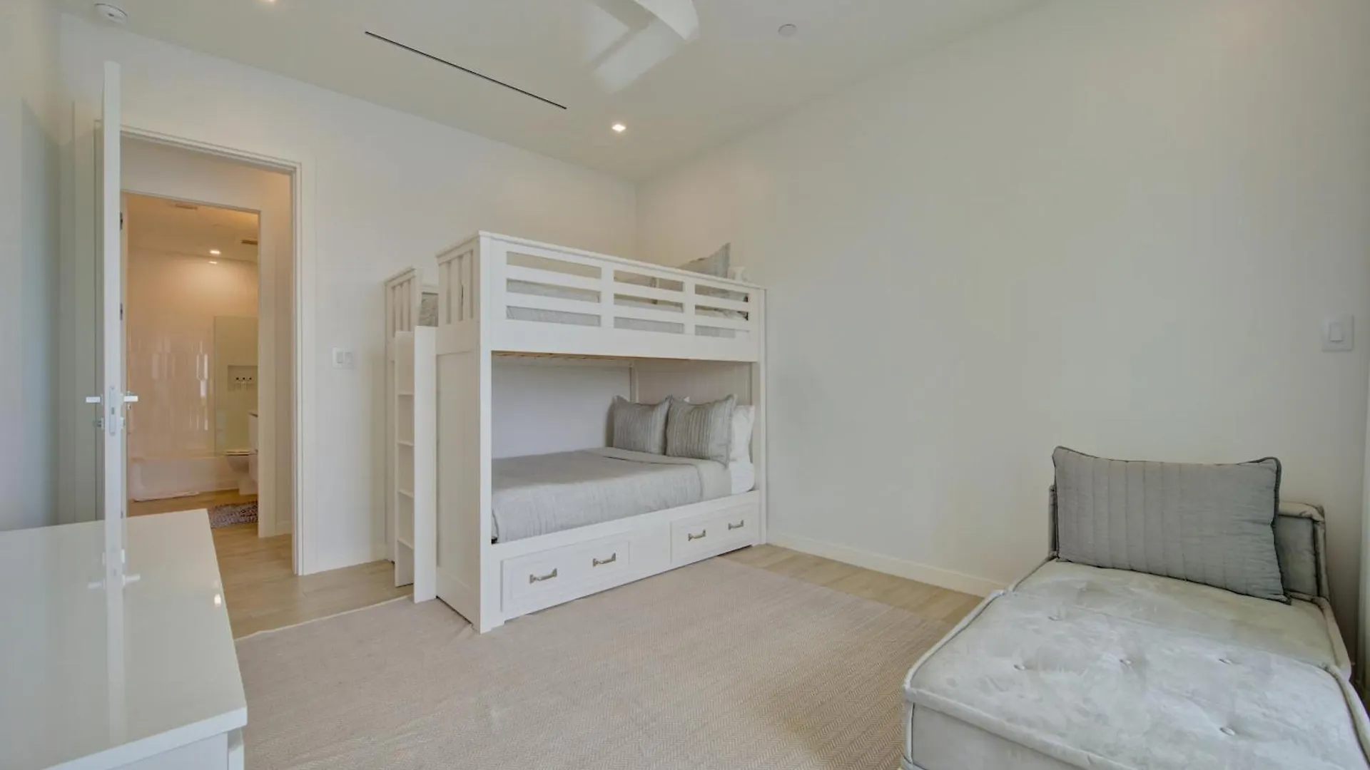 Resort One Canal Point George Town Cayman Adaları